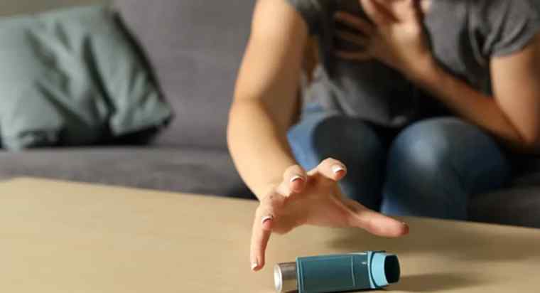 How to help someone having an asthma attack
