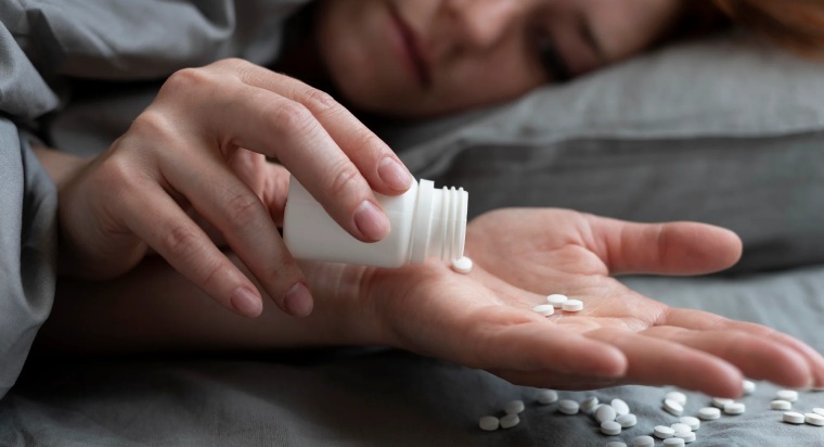 Sleeping Pills Vs. Natural Sleep Aids: What is the Ideal Approach?